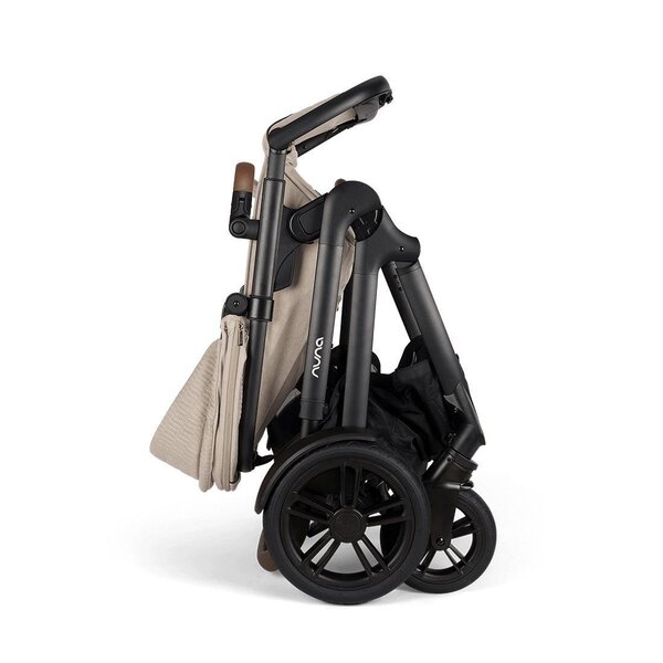 Nuna Demi Next jalutuskäru Cosmopolitan, koos seisulauaga - Nuna